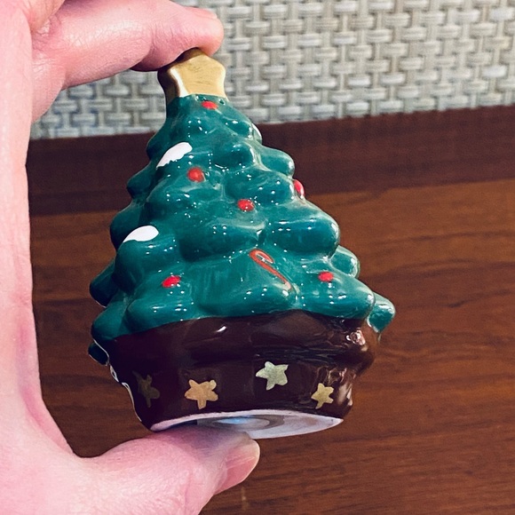 🎄NWOB Christmas Tree Ceramic Salt & Pepper Shakers - Picture 2 of 7